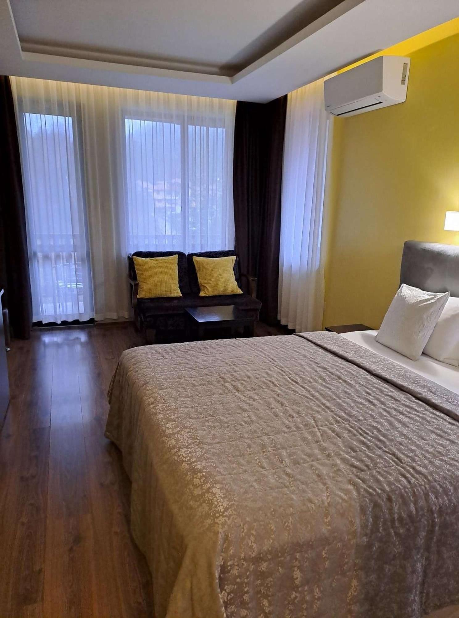 Park Hotel Fairy Cziflik Zewnętrze zdjęcie