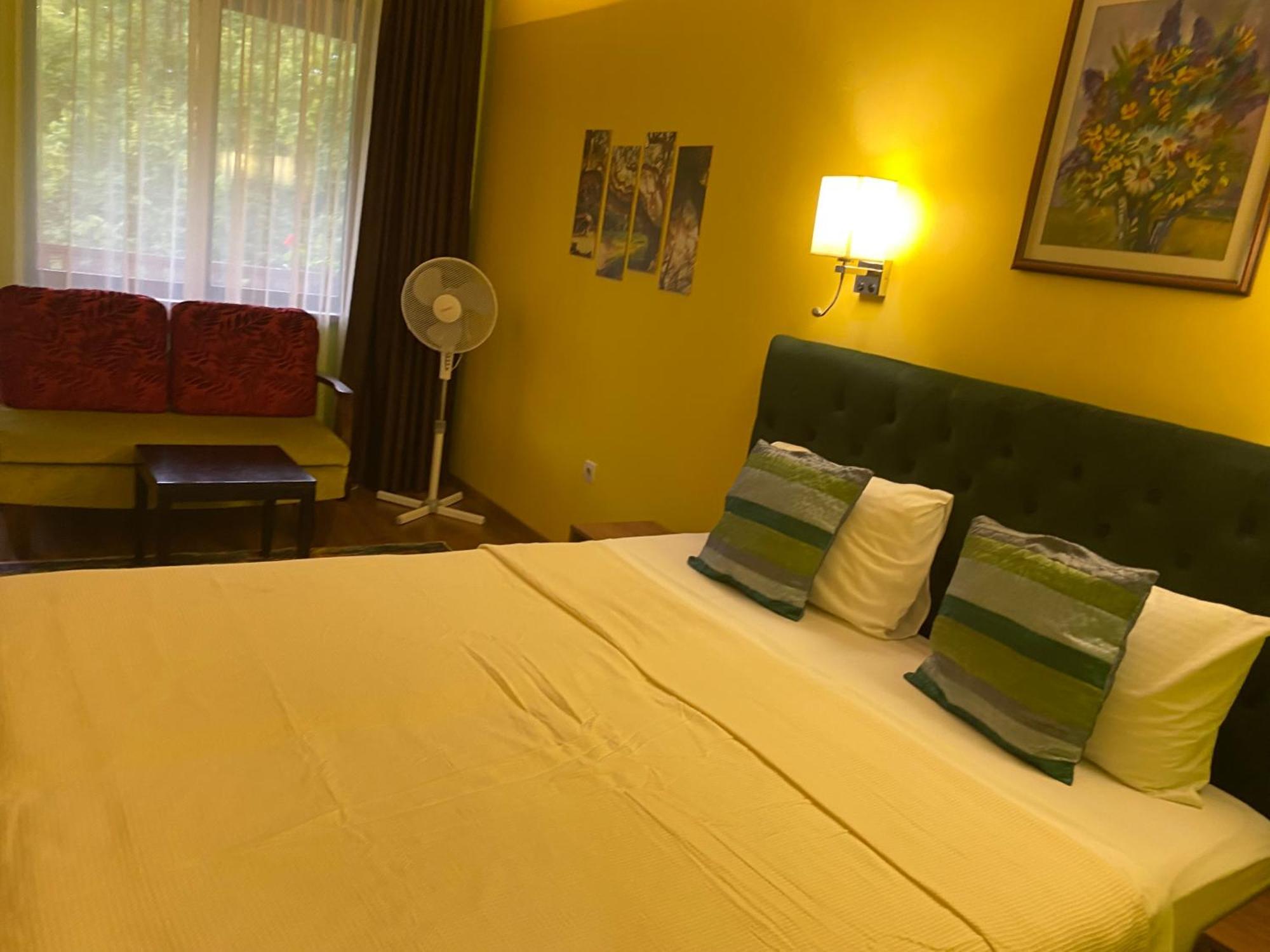 Park Hotel Fairy Cziflik Zewnętrze zdjęcie