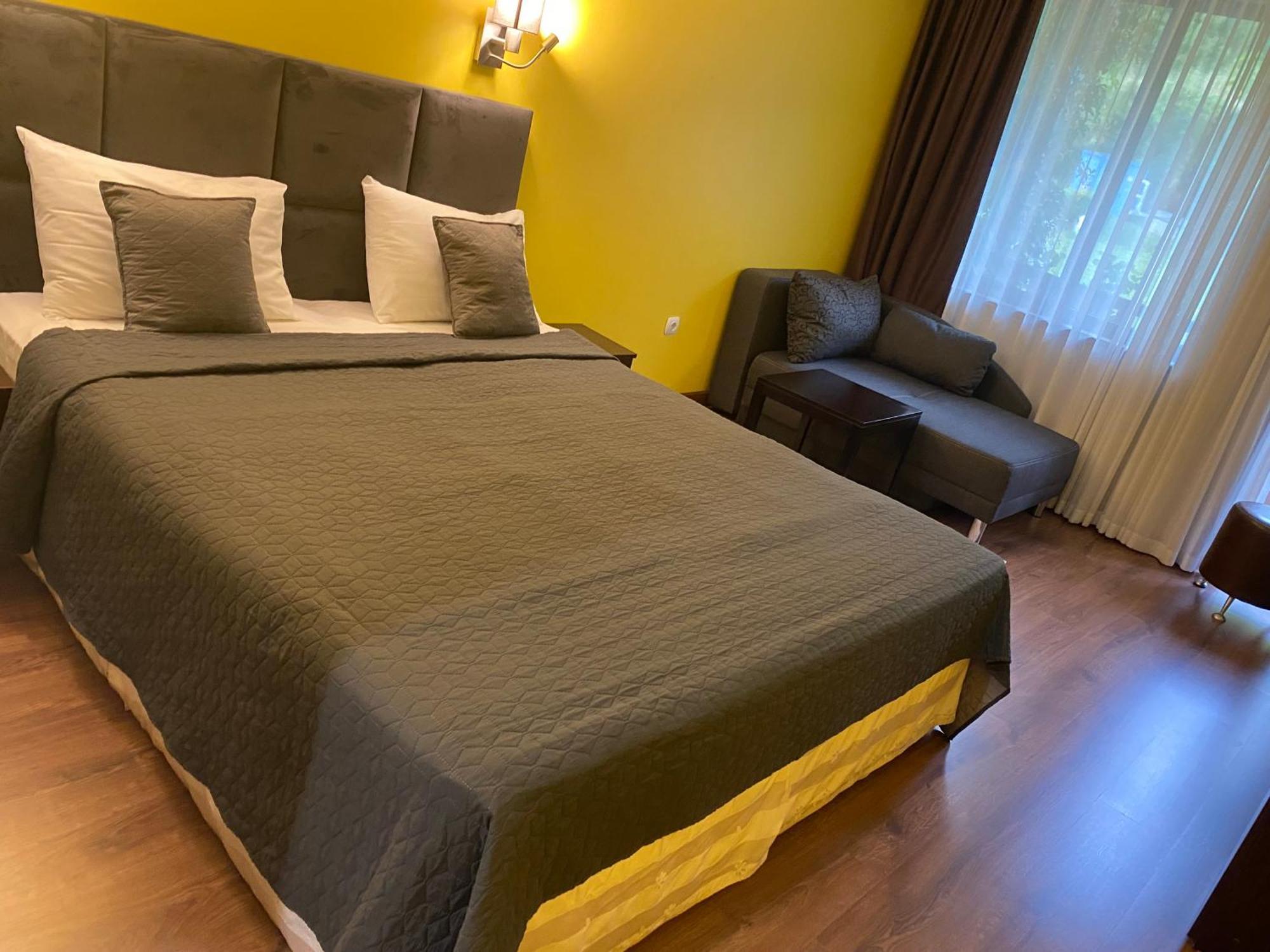 Park Hotel Fairy Cziflik Zewnętrze zdjęcie