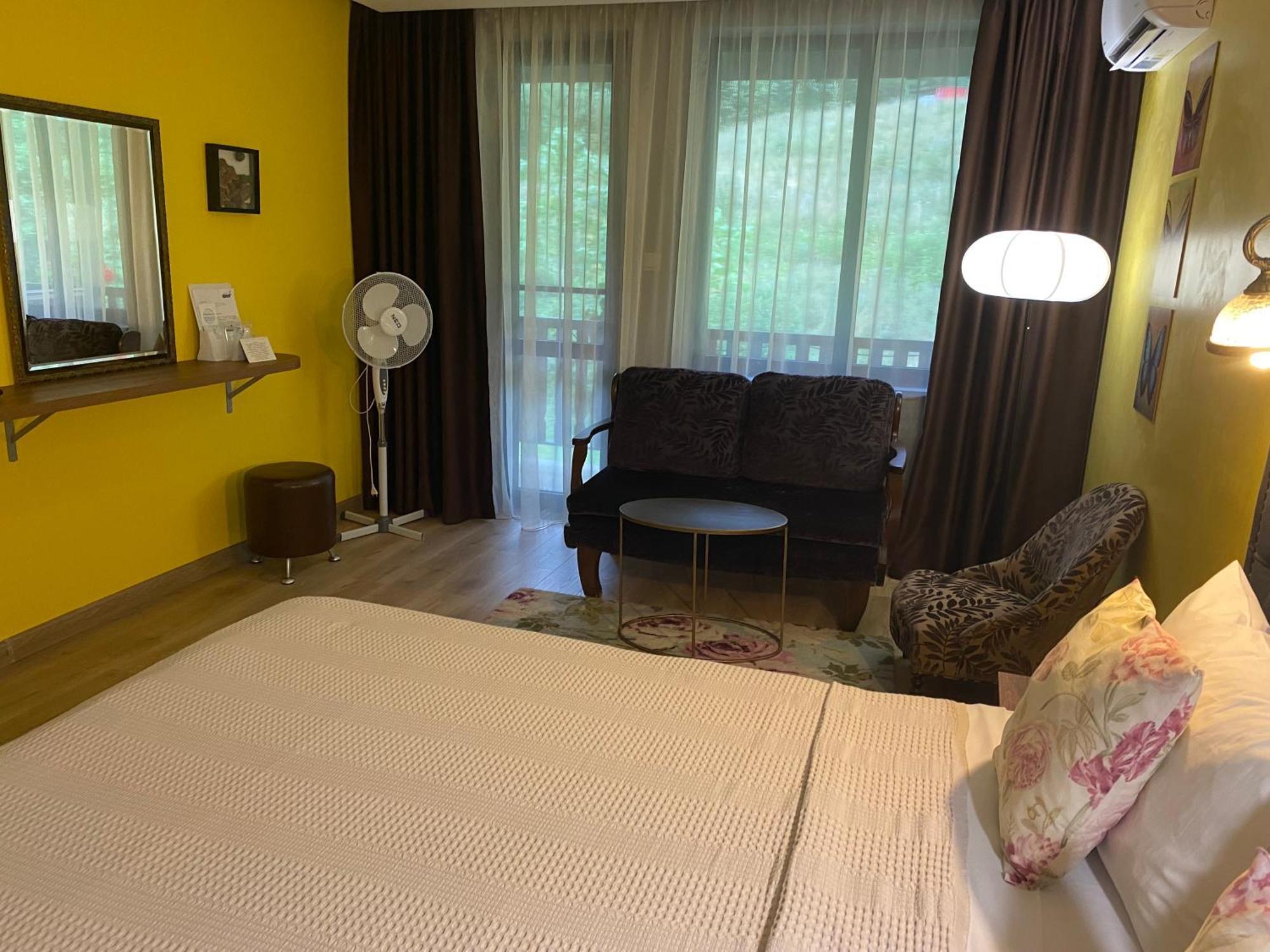 Park Hotel Fairy Cziflik Zewnętrze zdjęcie
