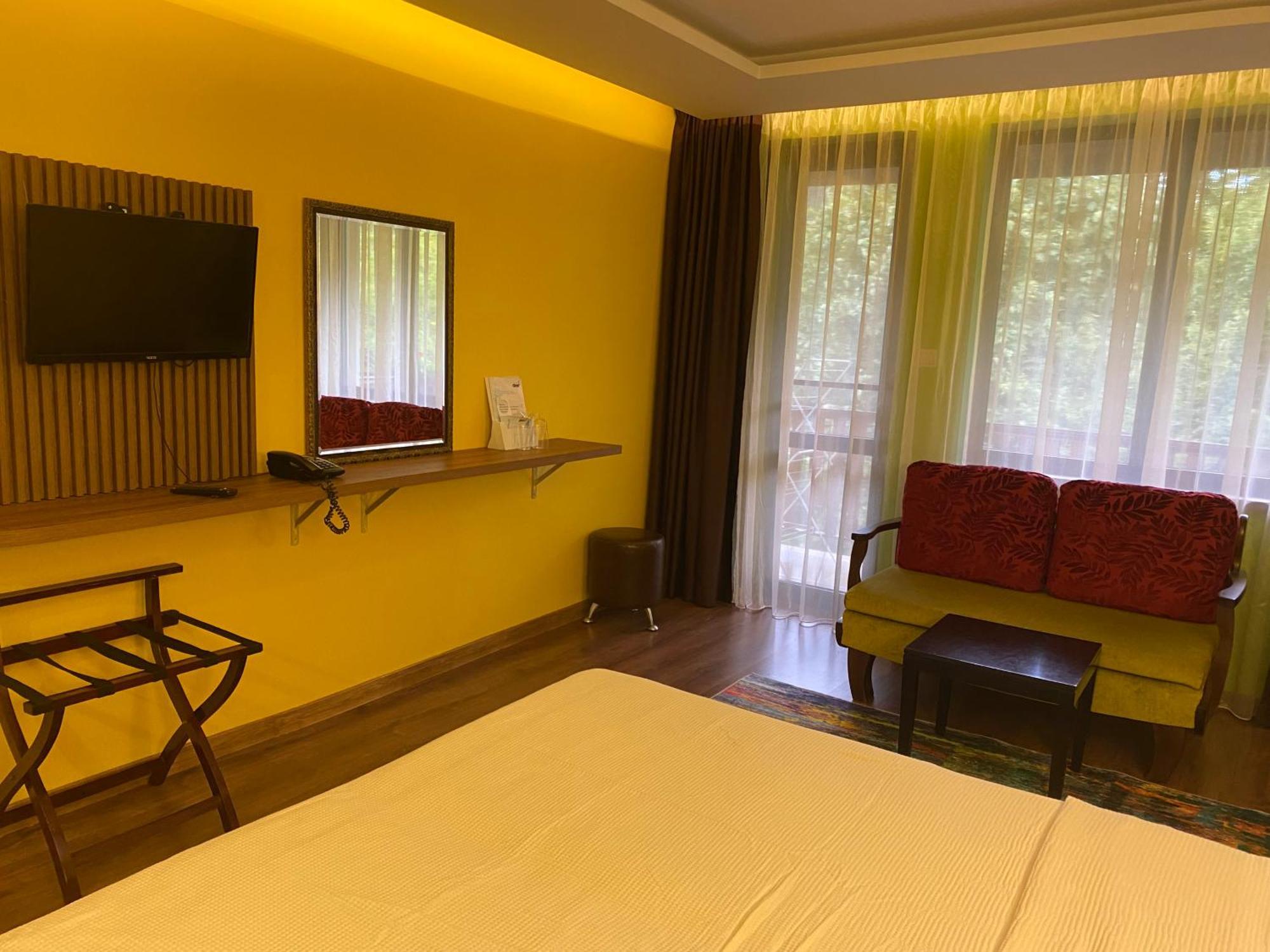 Park Hotel Fairy Cziflik Zewnętrze zdjęcie